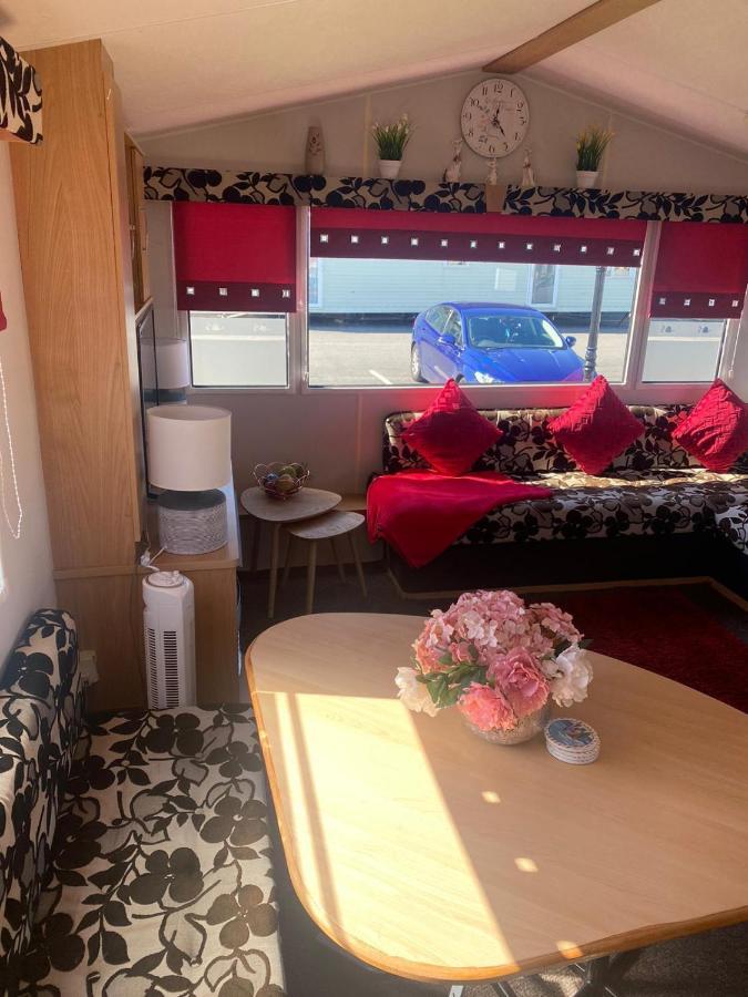 Ct28 Three Bedroom Holiday Home, Close To Heated Pool, Amusements And Beach Fantastic Facilities & Top Rated Holiday Park In North Wales Passes Not Included 拉尔 外观 照片