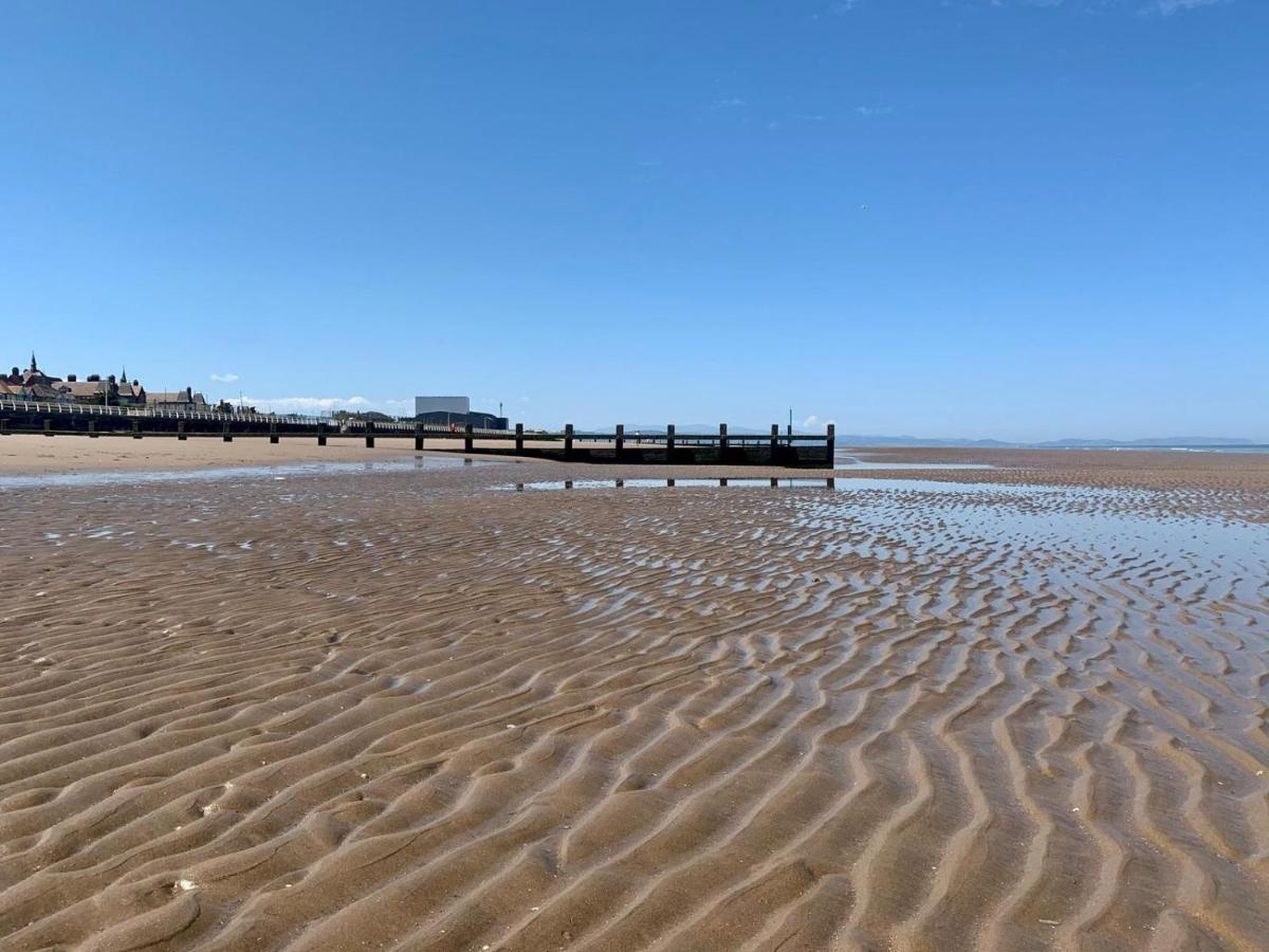 Ct28 Three Bedroom Holiday Home, Close To Heated Pool, Amusements And Beach Fantastic Facilities & Top Rated Holiday Park In North Wales Passes Not Included 拉尔 外观 照片